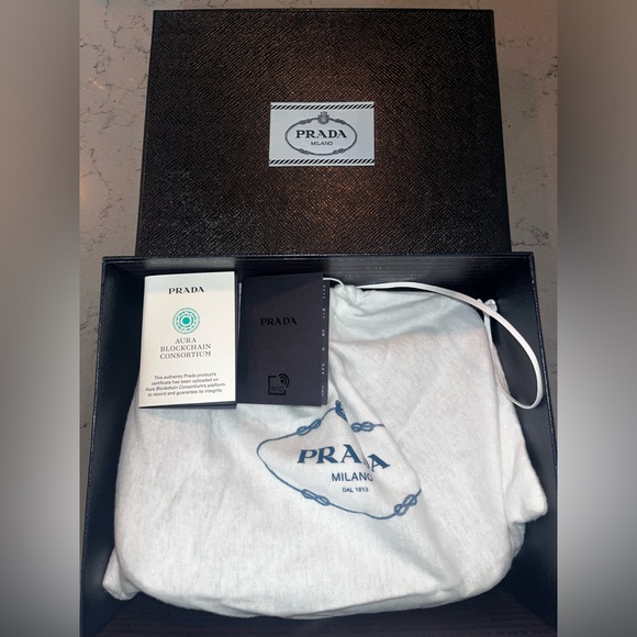 Prada Re-Edition 2005 Saffiano leather bag - Picture 7 of 8